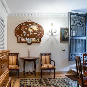 Pensión Regal House Capucci 6